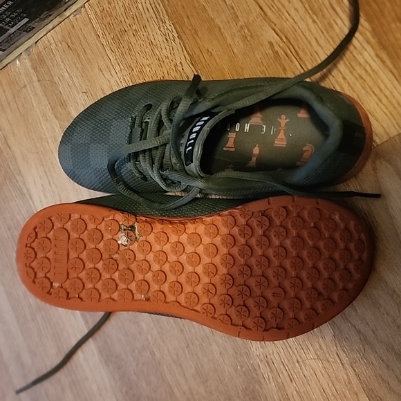 Shoes - Picture 2 of 4